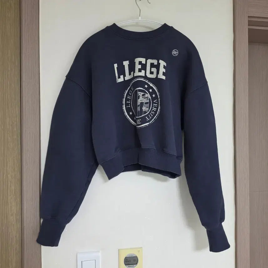 [BUNJANG] Recto RC LLEGE Crop Sweatshirt Navy / 렉토 맨투맨 RC LLEGE 크롭 맨투맨 네이비