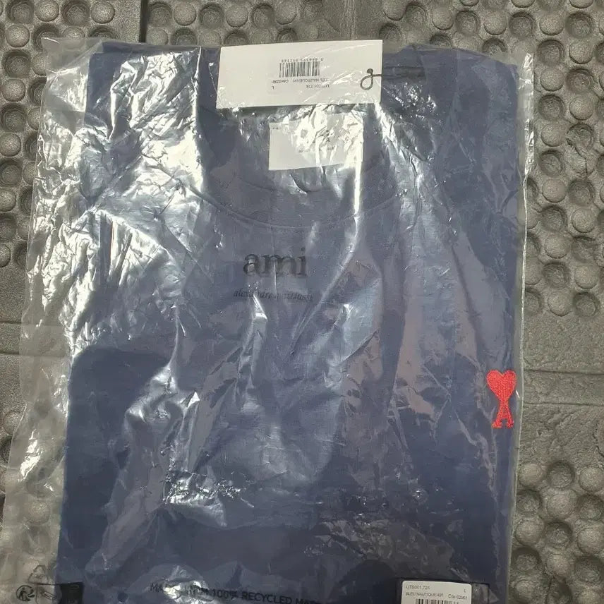 [BUNJANG] AMI Small Heart Logo Navy T-Shirt L / 아미 스몰 하트 로고 네이비 티셔츠 L