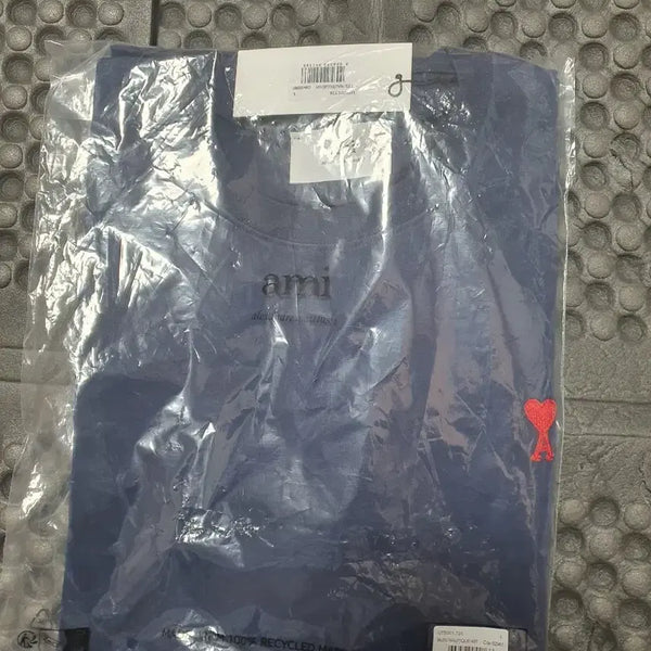[BUNJANG] AMI Small Heart Logo Navy T-Shirt L / 아미 스몰 하트 로고 네이비 티셔츠 L