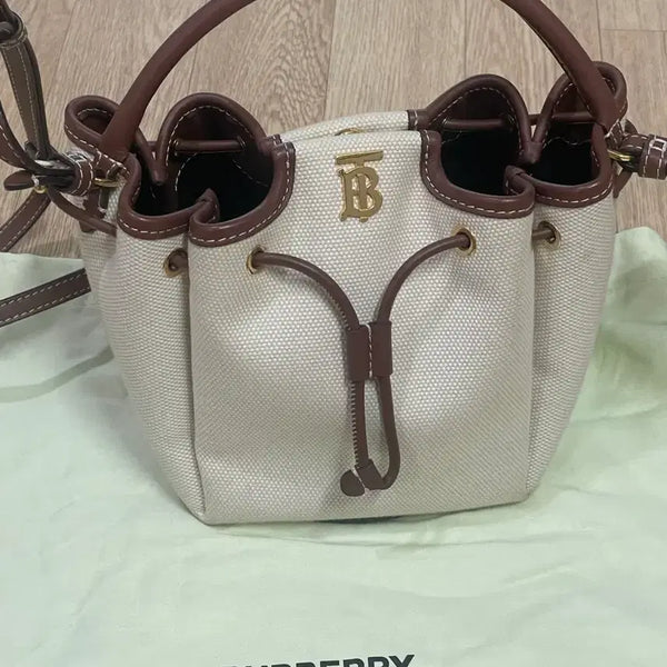[BUNJANG] Burberry Canvas Leather Shoulder Bucket Bag / 버버리 캔버스 가죽 숄더 버킷백