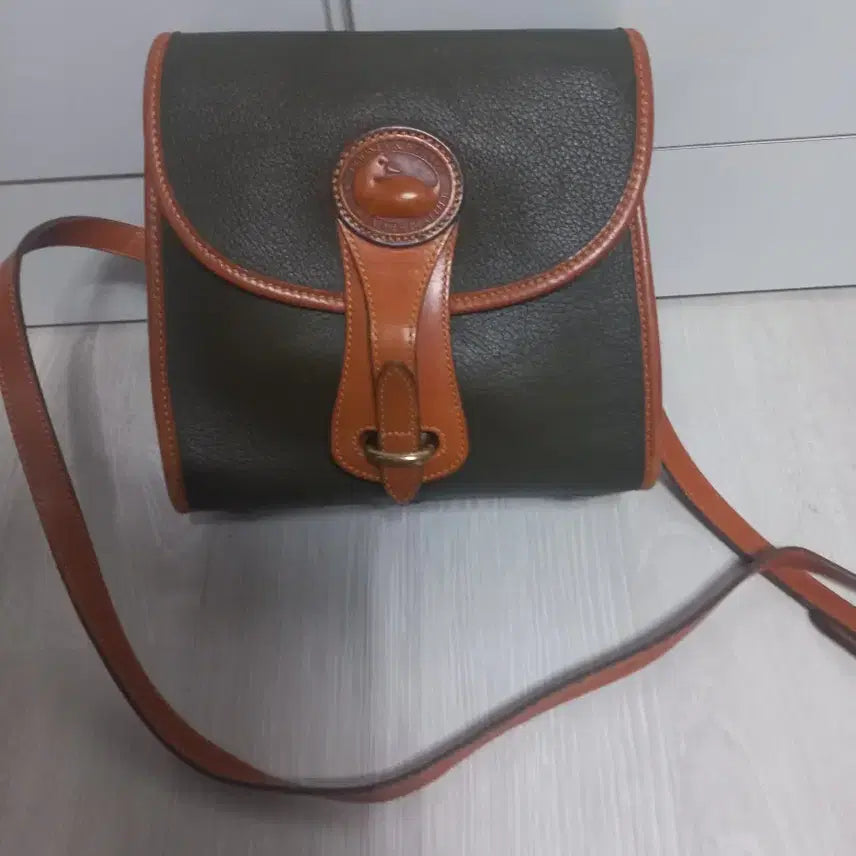 [BUNJANG] Duni & Burke Dark Brown Khaki Crossbody Bag / 두니앤버크 크로스백. 다크 브라운카키