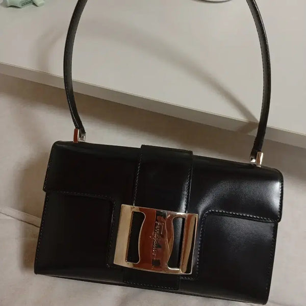 [BUNJANG] Ferragamo Mini Shoulder Bag Black Leather Silver Logo Buckle / 페라가모 미니백 숄더백 정품 페라가모 여성 가방