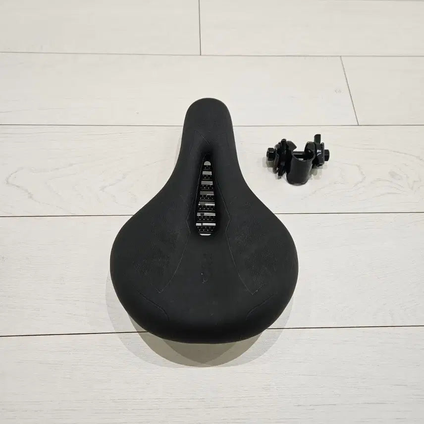 [BUNJANG] Shinji Memory Foam Bicycle Saddle with Clamp Set - Black / 신지 자전거 메모리폼 안장 블랙 + 클램프 세트