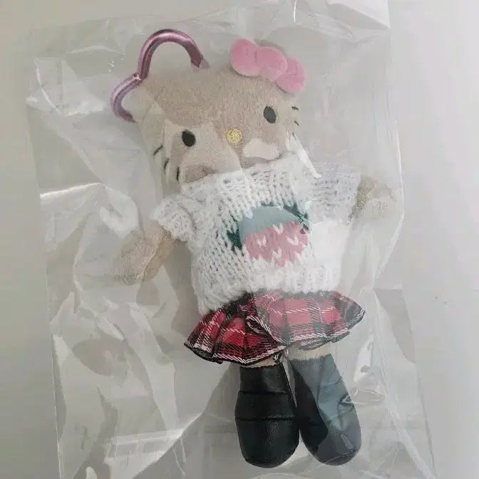[BUNJANG] Hello Kitty Plush Charm Pleated Skirt / 헬로키티 인형 키링 플리츠 스커트