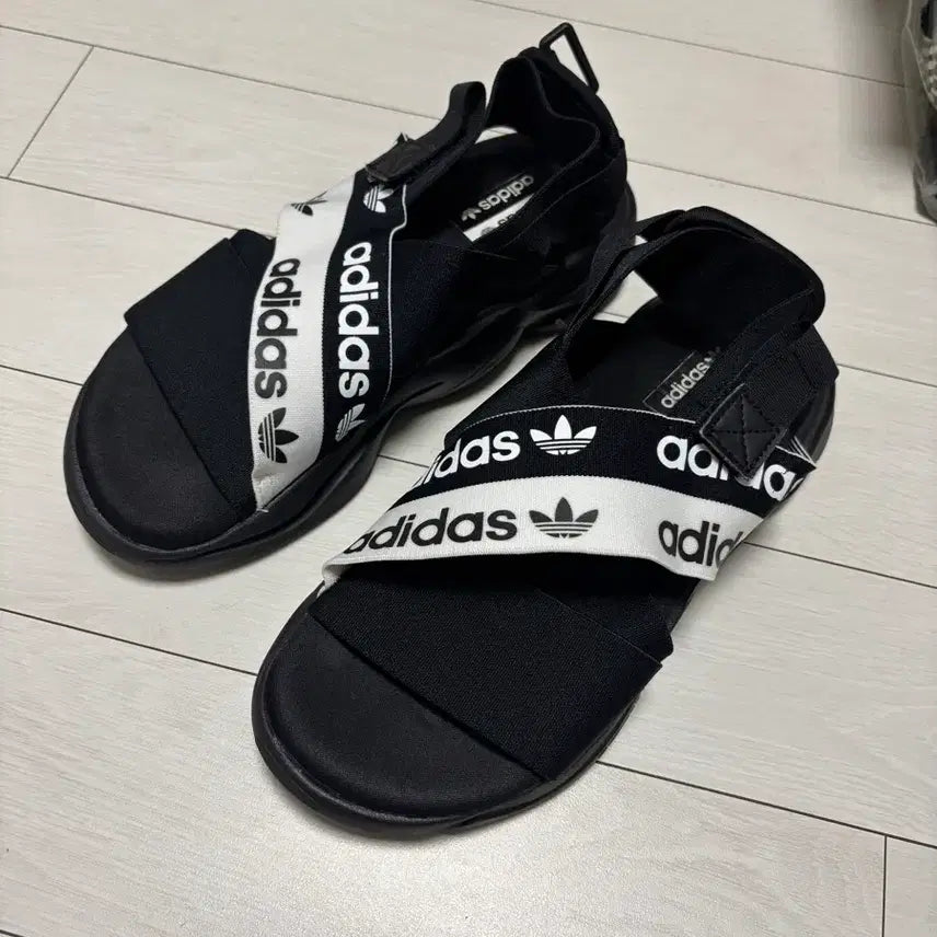 [BUNJANG] Adidas Black Sandals (Size 235) / 아디다스 블랙 샌들 235사이즈