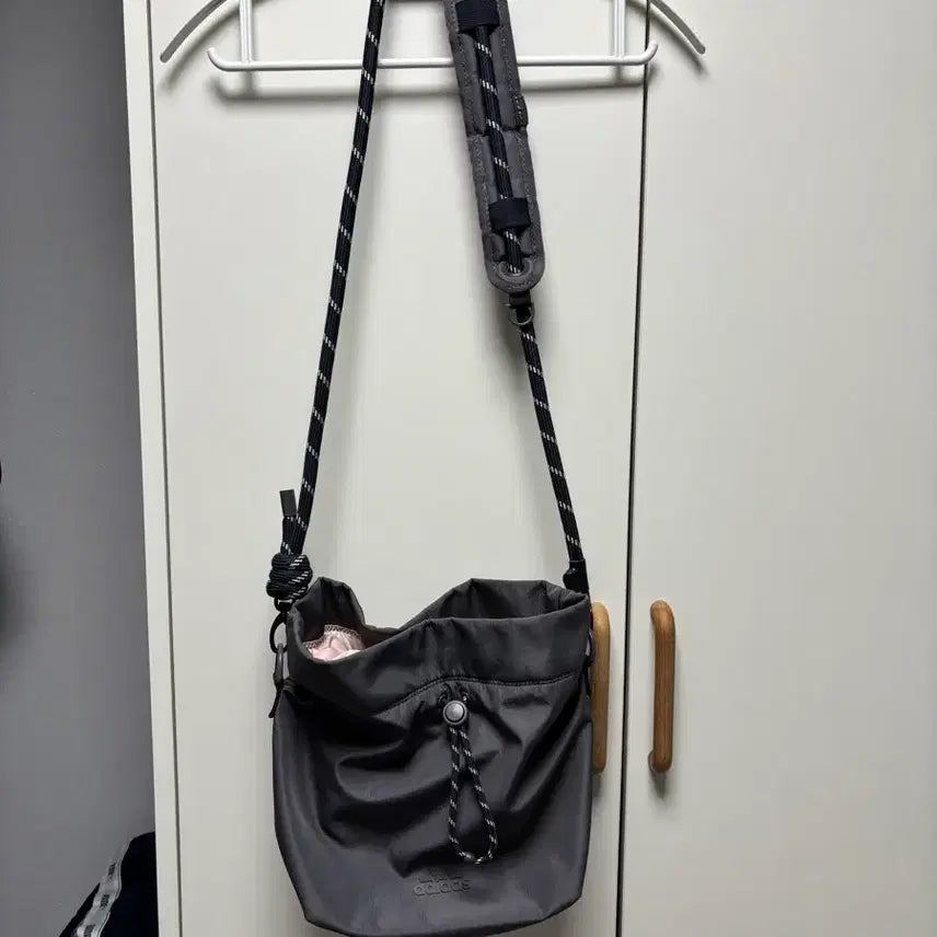 [BUNJANG] Adidas Gray Crossbody Bag / 아디다스 그레이 크로스백