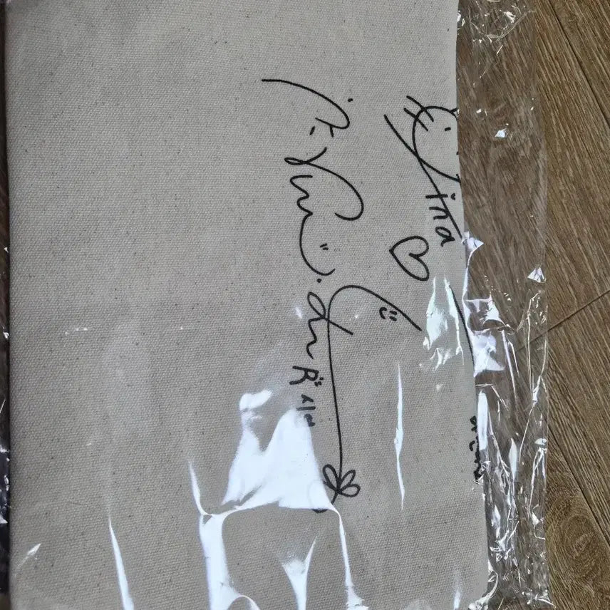 [BUNJANG] QWER Good Neighbors Eco-bag & Handwritten Booklet Set / qwer 1집 굿네이버스 에코백 및 손글씨 책자