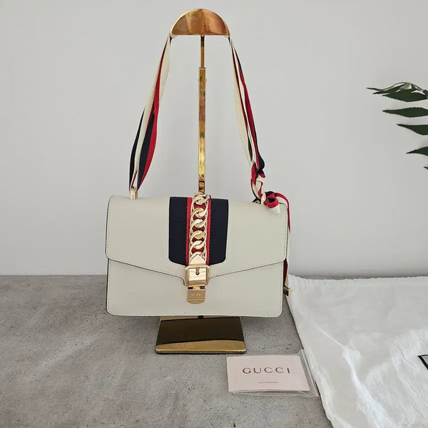 [BUNJANG] Gucci Sylvie White Leather Shoulder Bag / 구찌 실비 화이트 레더 숄더백 (플랩형)
