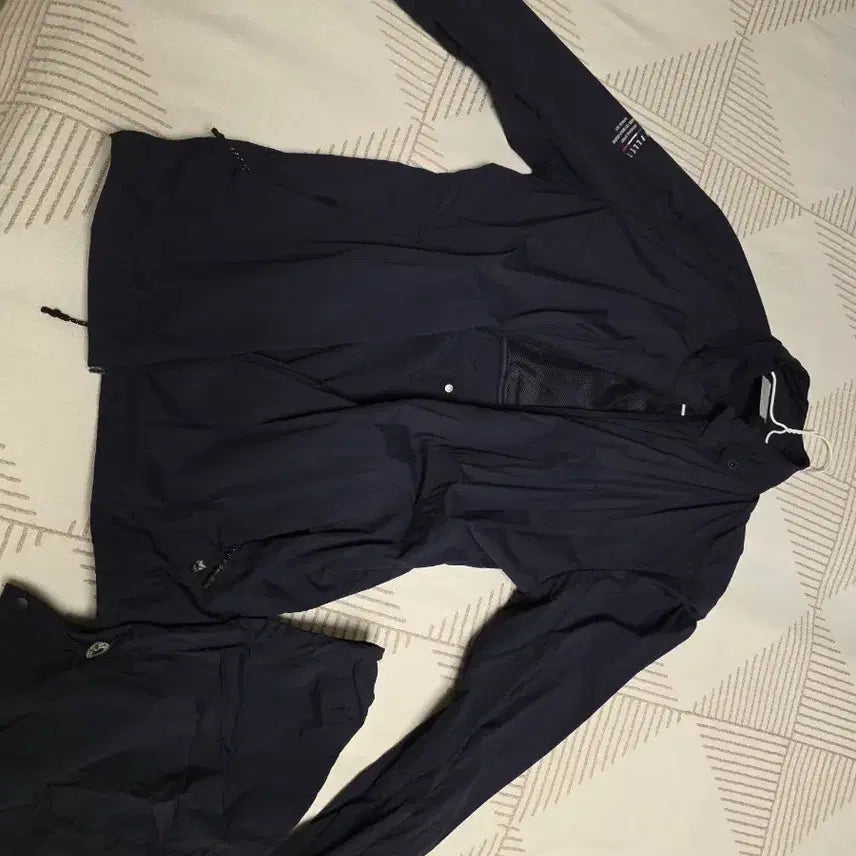 [BUNJANG] Ballistic Black Windbreaker Jacket (New Condition) / 발리스틱 블랙 바람막이 자켓 신품급