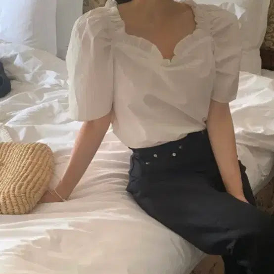 [BUNJANG] Without Summer Miel Blouse (White, Black) / 위드아웃썸머 미엘 블라우스 (화이트,블랙)