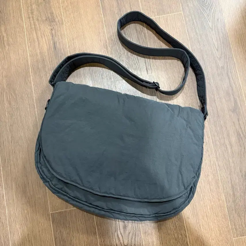 [BUNJANG] Majm Title Runner's Bag Crossbody Bag Charcoal / 마지언타이틀 러너스백 크로스백 차콜