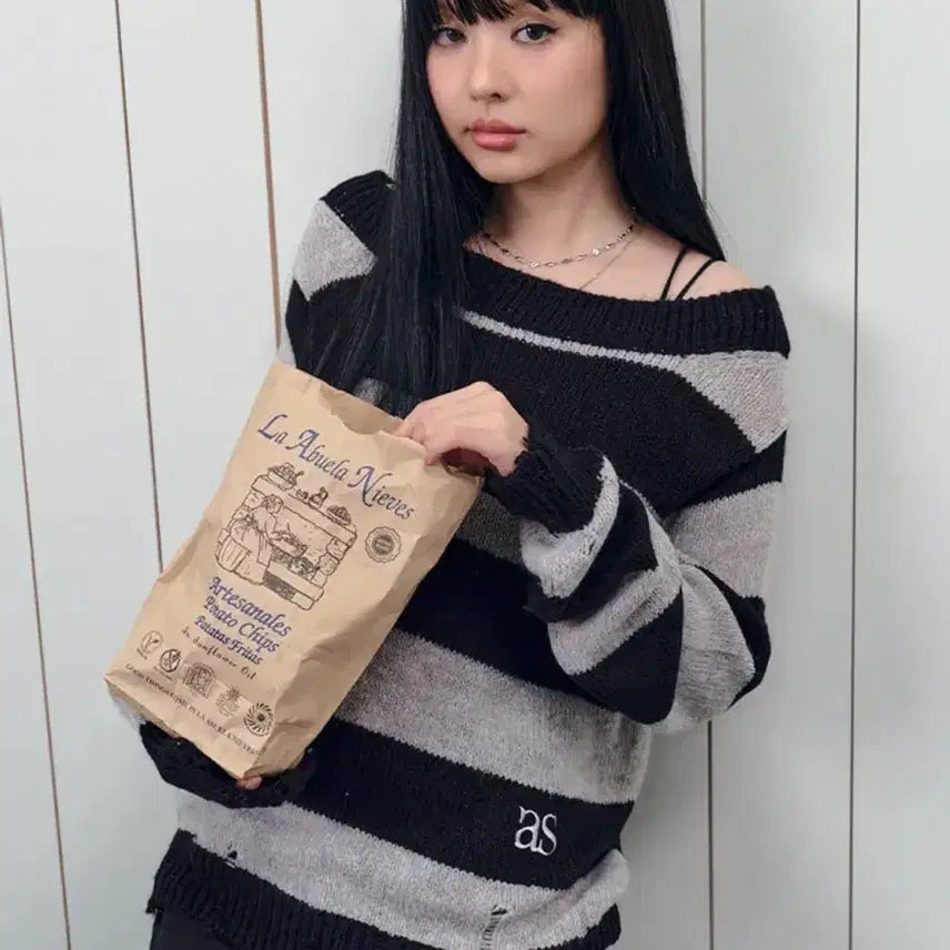 [BUNJANG] AZONE Sori Off Shoulder Stripe Knit Black / 애즈온 오프숄더 SORI OFF STRIPE KNIT BLACK