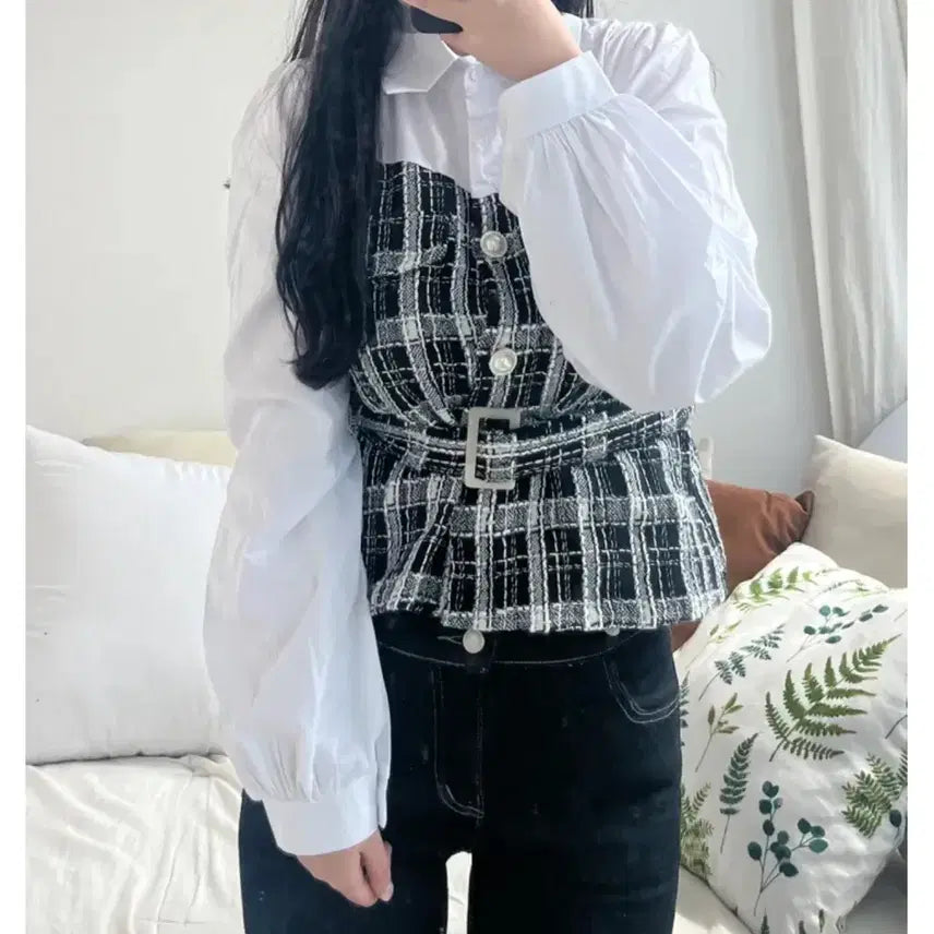 [BUNJANG] Two-Color Contrast Pearl Layered Tweed Blouse for Feminine Dates and Guest Looks / 배색 2color 셔츠 트위드 레이어드 진주 여리 데이트 하객룩 블라우스
