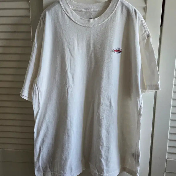 [BUNJANG] Nike White Short Sleeve T-Shirt with Sneaker Embroidery / 나이키 흰색 반팔 티셔츠 운동화 자수