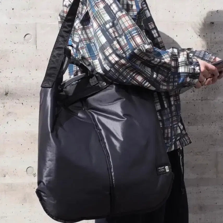 [BUNJANG] Yoshida Porter x BEAMS SSZ Reversible Tanker Helmet Bag Black / 요시다 포터 X 빔즈 SSZ 리버시블 탱커 헬멧백 블랙