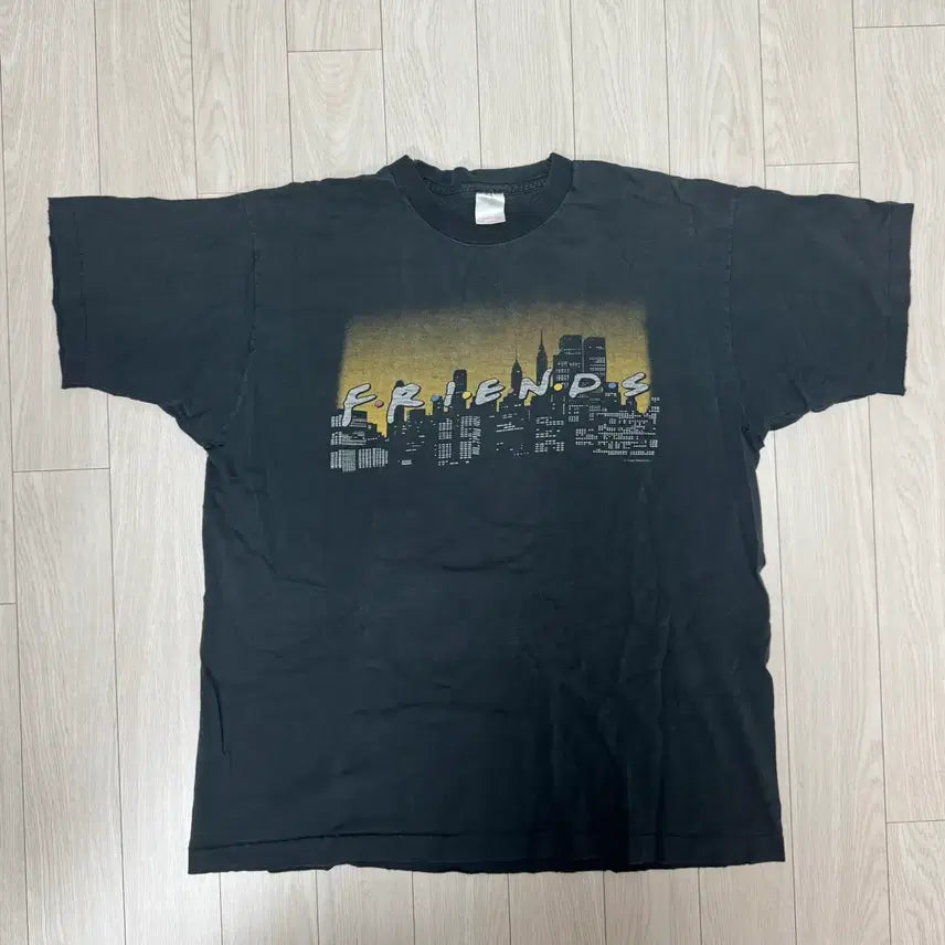 [BUNJANG] 90s Friends Thrashed T-Shirt / 90s 프렌즈 thrashed 티셔츠
