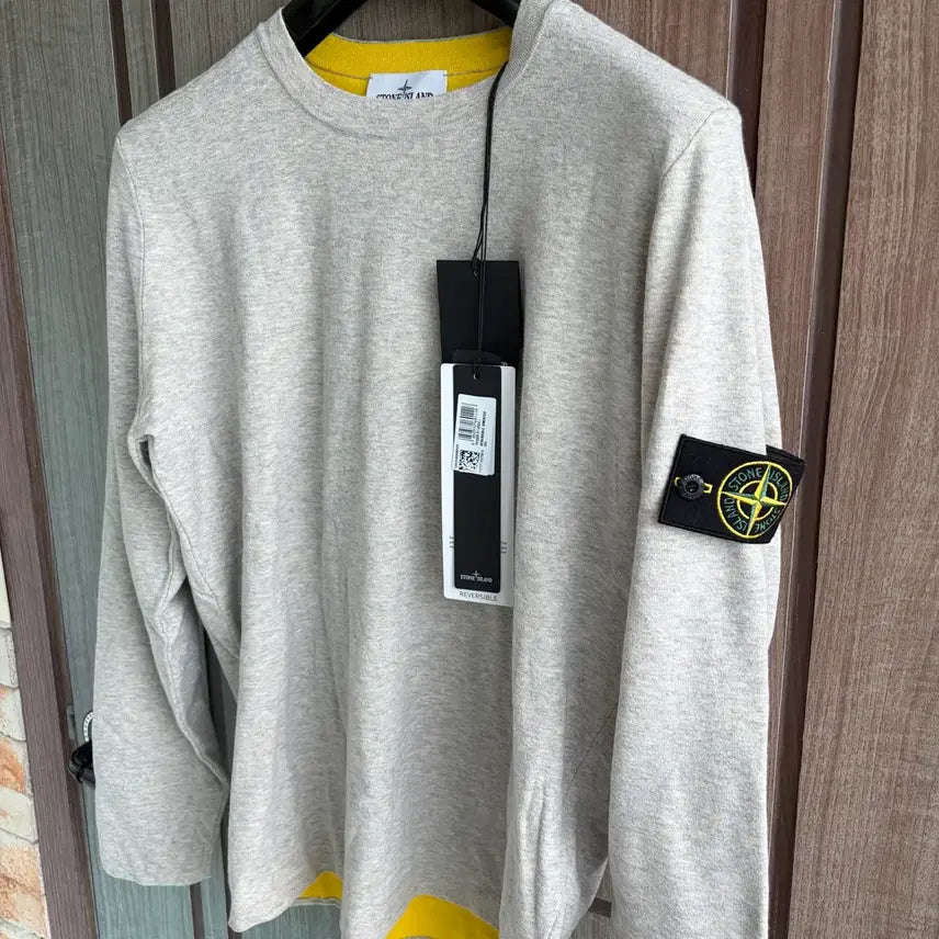 [BUNJANG] Stone Island Logo Patch Reversible Long Sleeve Sweatshirt Grey Yellow (L) / 새상품(L)스톤아일랜드 와펜 리버시블 롱슬리브 맨투맨 그레이 옐로우