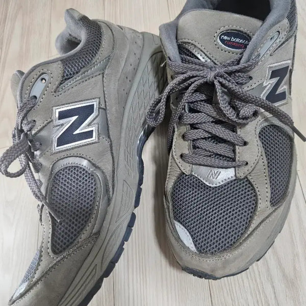 [BUNJANG] New Balance 2002R Sneakers / 뉴발란스 2002r