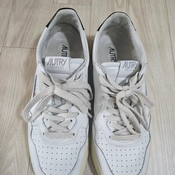 [BUNJANG] AUTRY Medalist White Sneakers / 오트리 메달리스트 흰색 스니커즈