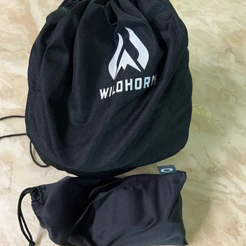 [BUNJANG] Wildhorn Ski Helmet & Oakley Goggles / 와일드혼 스키 헬멧 & 오클리 고글