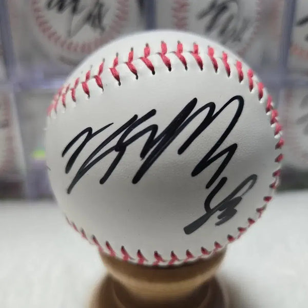 [BUNJANG] KT Wiz Kim Min-hyuk Autographed Baseball / KT위즈 김민혁  선수님  싸인볼