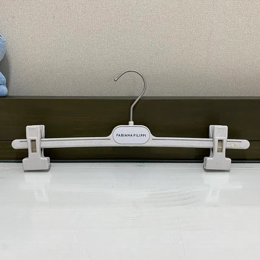 [BUNJANG] Fabiana Filippi Wooden Hanger / 파비아나필리피 옷걸이