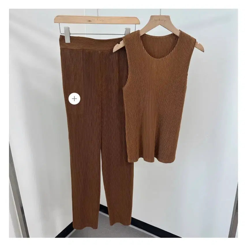 [BUNJANG] Thick Pleated Sleeveless Top + Half-Banded Pants Set / 도톰 플리츠 민소매 탑 + 하프밴딩 팬츠 새상품