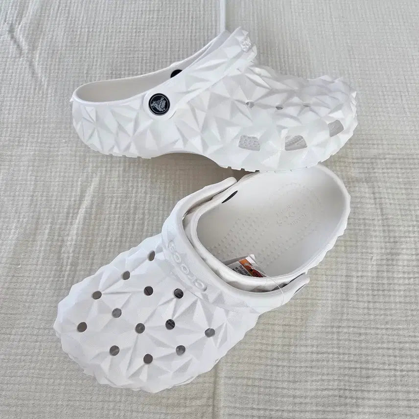 [BUNJANG] Crocs Geometric White Clogs / 크록스 지오메트릭 화이트