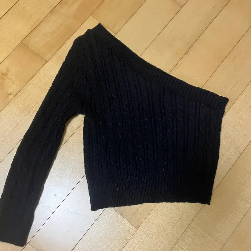 [BUNJANG] Black Cable Knit Sweater / 블랙 케이블 니트
