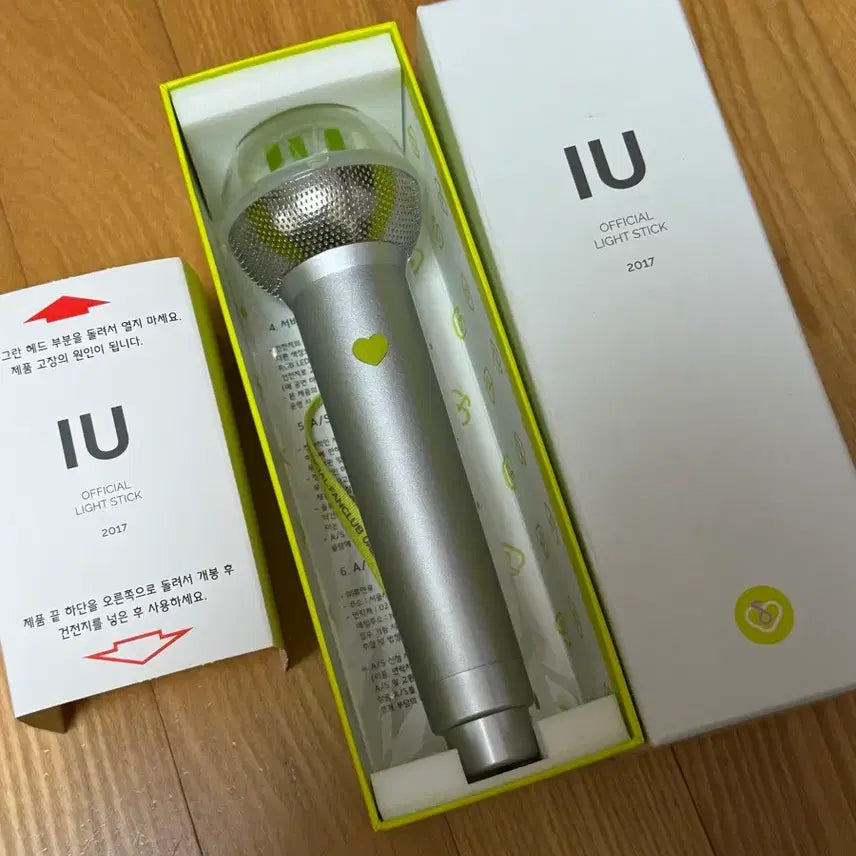 [BUNJANG] IU 1st Generation Silver Ai-ke Lightstick / 아이유 1기 응원봉 실버 아이크