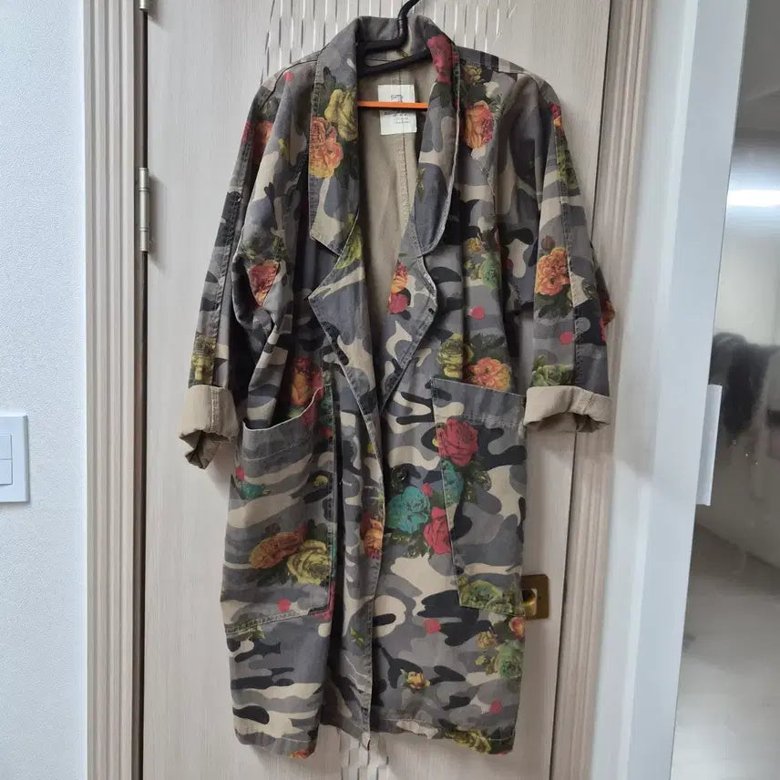 [BUNJANG] Camouflage Flower Print Long Coat / 카모플라쥬 플라워 롱 코트