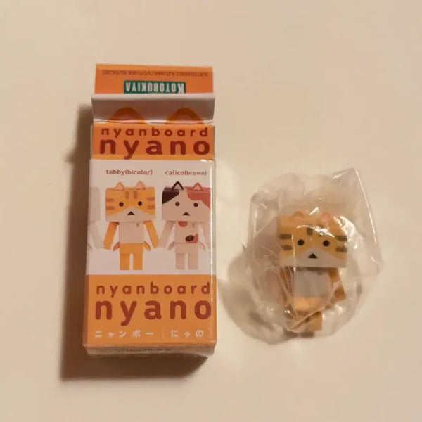 [BUNJANG] Nyongbojang Mini Figurine - Tabby Stripe / 요츠바랑 담보 단보 냥보 미니 피규어 태비 줄무늬