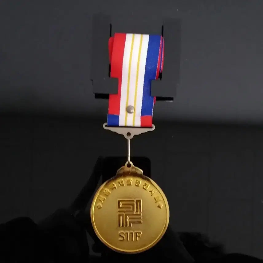 [BUNJANG] Seoul International Invention Fair Gold Medal / [메달] 서울 국제 발명 전시회 금상 메달 w599
