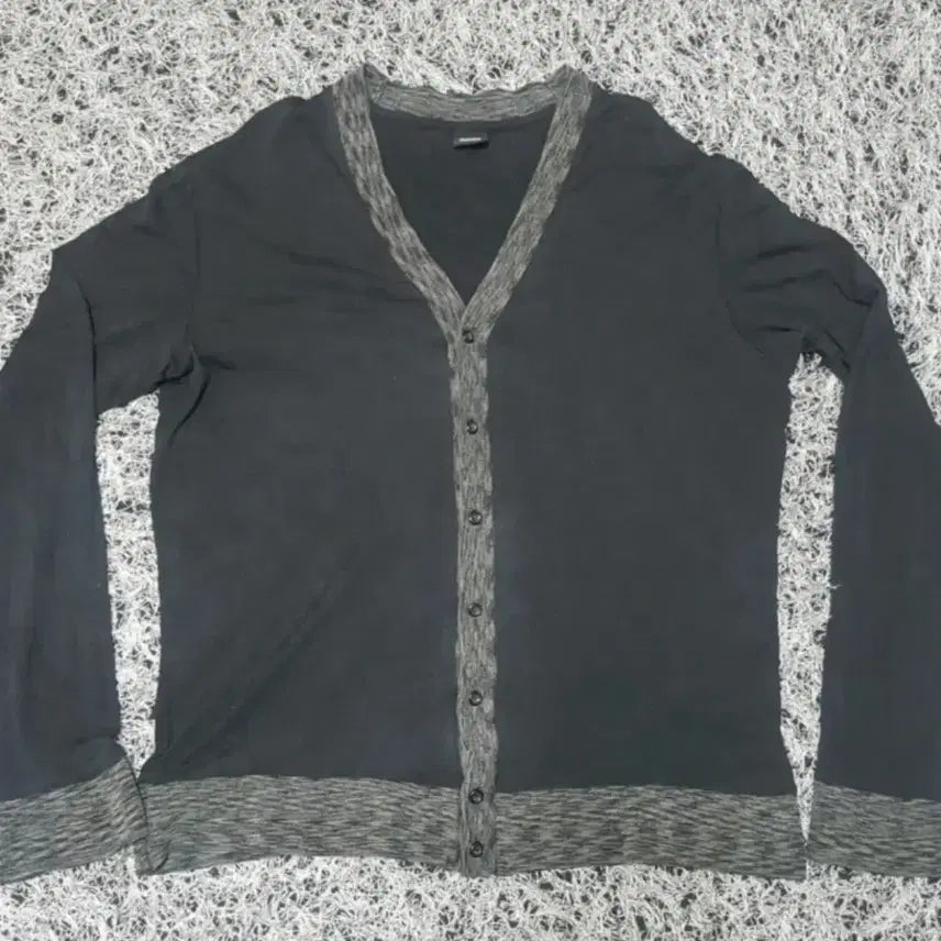 [BUNJANG] HUGO BOSS Charcoal V-Neck Cardigan / HUGO BOSS 차콜색 브이넥 가디건