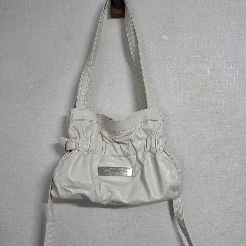 [BUNJANG] Matinkim POU Leather Seashell Bag / 마뗑킴 포우 레더 씨쉘 백