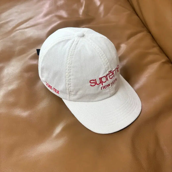 [BUNJANG] Supreme GORE-TEX Classic Logo 6-Panel Ball Cap Natural White / 슈프림 6패널 볼캡 모자 고어텍스 클래식 로고 내츄럴 화이트