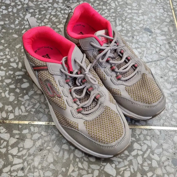 [BUNJANG] Skechers Go Walk Trekking Shoes 240 Size / [240 size] 스케쳐스 고가매트 트레킹화