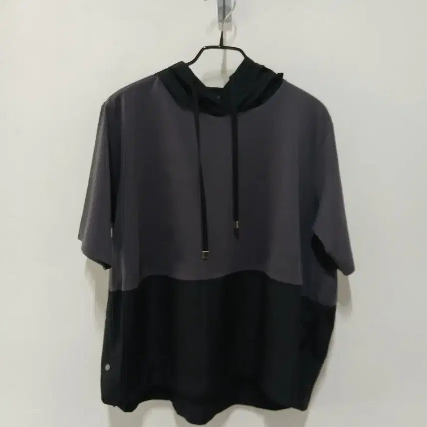 [BUNJANG] Color-Blocked Short-Sleeve Hoodie T-Shirt / 후드 배색 반팔