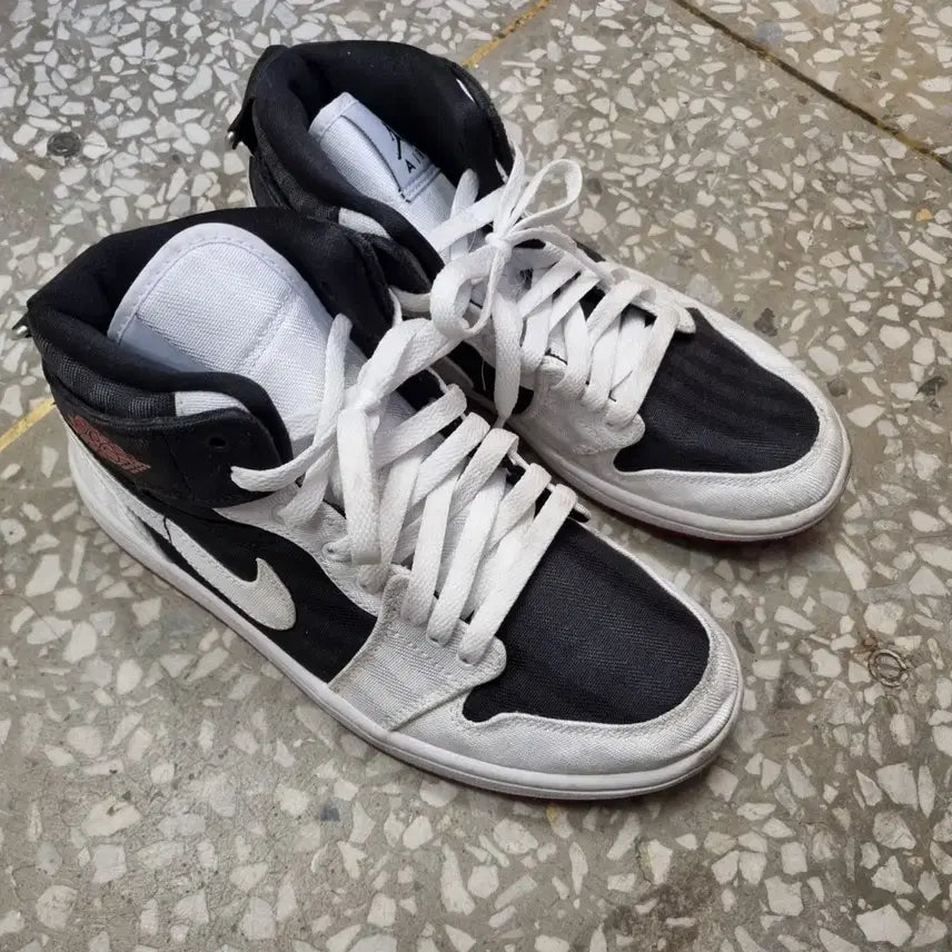 [BUNJANG] Nike Jordan 1 Mid Utility Panda Sneakers - Size 240 / [240 size] 나이키 조던1 미드 유틸리티 판다 운동화