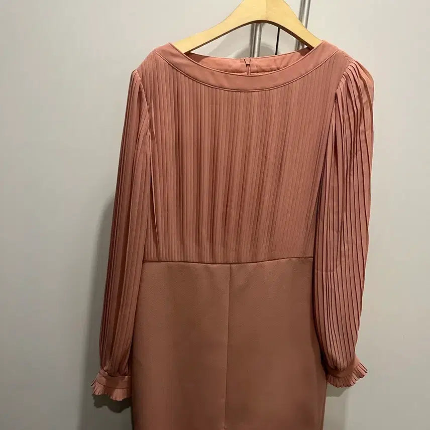 [BUNJANG] MOJO. S. FINE Pleated Sleeve Midi Dress Pink / 모조에스핀 플리츠 소매 원피스 핑크 66