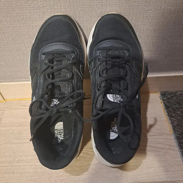[BUNJANG] The North Face Black Sneakers Size 260 / 노스페이스 블랙 운동화사이즈260