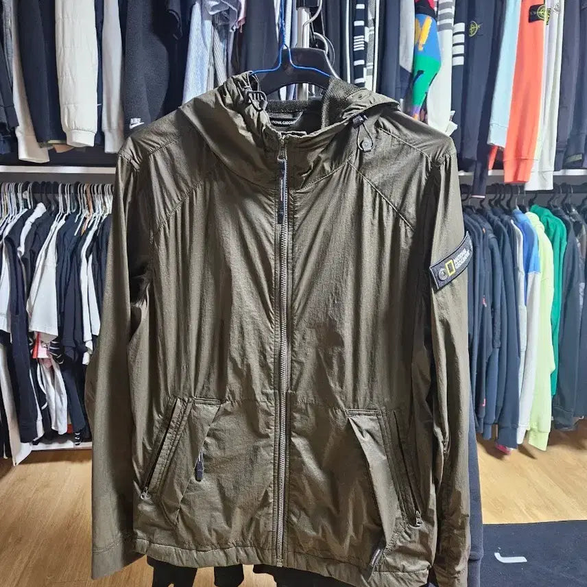 [BUNJANG] National Geographic Patch Windbreaker Jacket (Unisex) / 내셔널지오그래픽 패치 바람막이쟈켓 (남녀공용) 1회착용