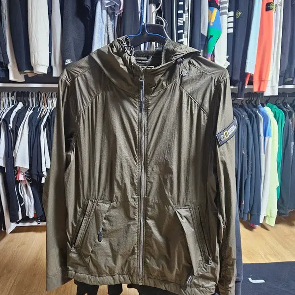 [BUNJANG] National Geographic Patch Windbreaker Jacket (Unisex) / 내셔널지오그래픽 패치 바람막이쟈켓 (남녀공용) 1회착용