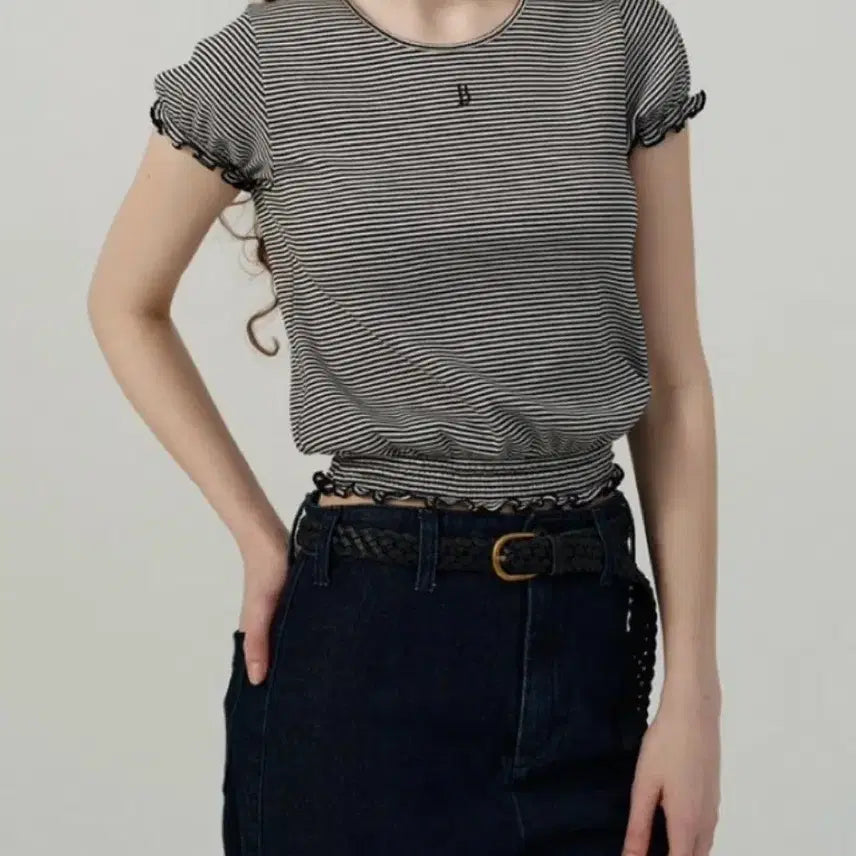 [BUNJANG] The Barnet Letter Hem T-Shirt / 더바넷 레터스 햄 티셔츠