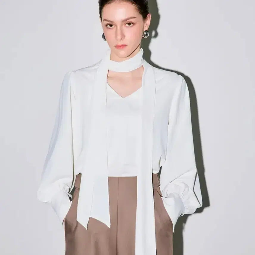 [BUNJANG] MOONT Tie-Neck Blouse / MOONT 문트 타이넥 블라우스 택채새상품