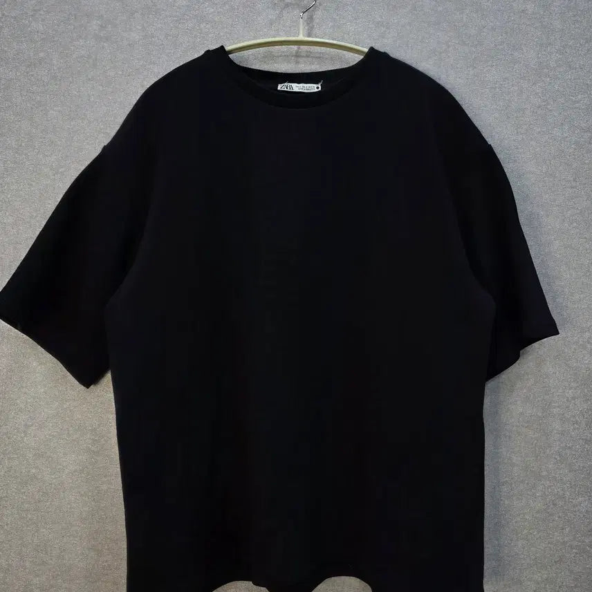 [BUNJANG] ZARA Semi Oversized Black Short-Sleeve T-Shirt (Unisex) / ZARA 세미오버핏 블랙 반팔 티셔츠(남녀공용)