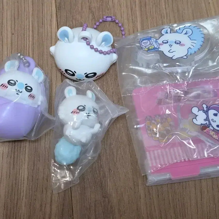 [BUNJANG] Chiikawa Momonga Lip Ring & Podegi Ring Bundle Set / 치이카와 먼작귀 가챠 모몽가 립키링, 포대기 키링, 산리오 일괄 양도