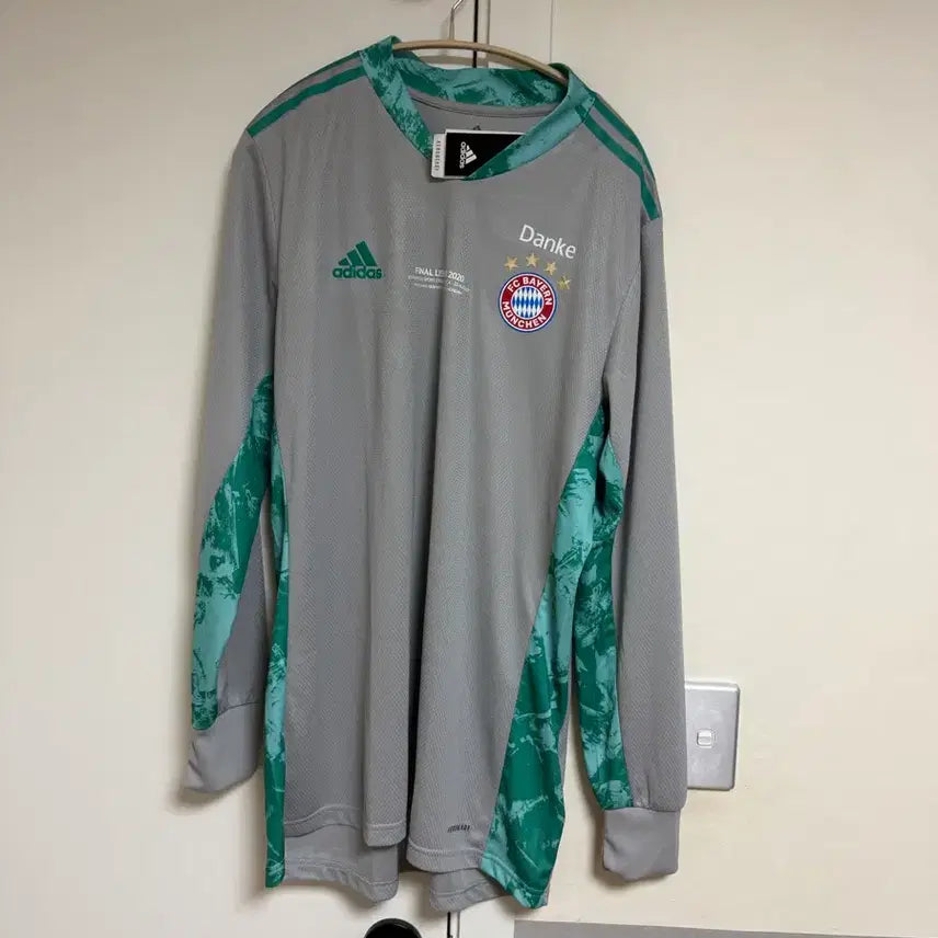 [BUNJANG] Bayern Munich 19/20 Champions League Final Neuer GK Kit / 바이에른 뮌헨 19/20 챔피언스리그 결승전 노이어 gk 킷