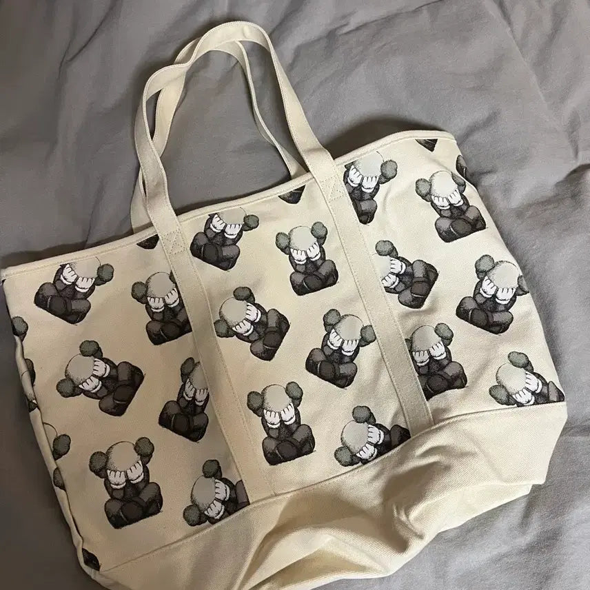 [BUNJANG] KAWS Tote Bag / 카우스 토트백 새제품