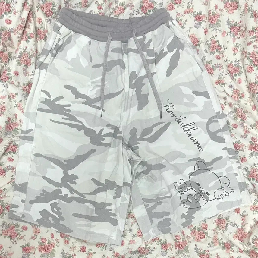 [BUNJANG] Hug Your Skin Rilakkuma Camo Bermuda Shorts / 허그유어스킨 코리락쿠마 카모 버뮤다팬츠